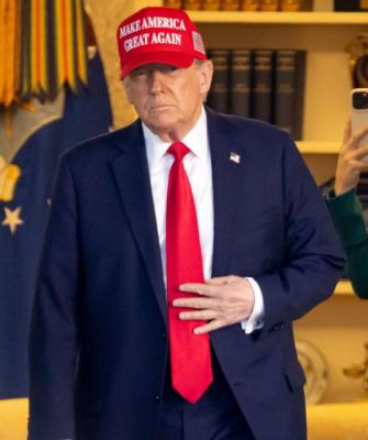 Ντόναλντ Τραμπ στο Οβάλ Γραφείο