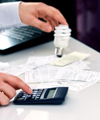 Λογαριασμοί ρεύματος χέρι υπολογισμός