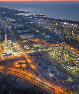 Motor Oil, Διυλιστήριο