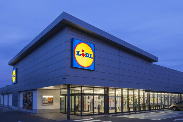 Εξωτερική όψη Lidl βράδυ Κατάστημα Lidl εξωτερικό