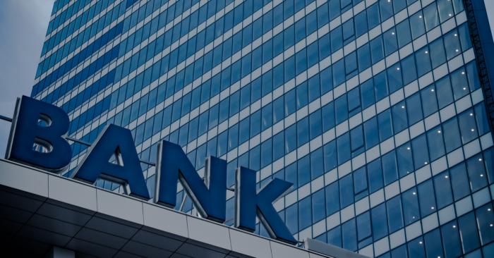 Διαμαρτυρία ΕΚΠΟΙΖΩ για αυτόματη μετατροπή λογαριασμών από την Εθνική Τράπεζα Κτίριο τράπεζας πόλης