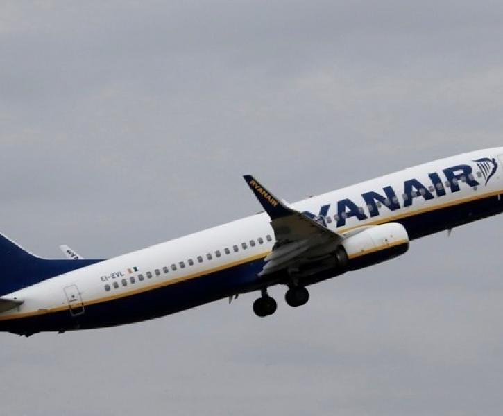 Αεροσκάφος Ryanair απογειώνεται