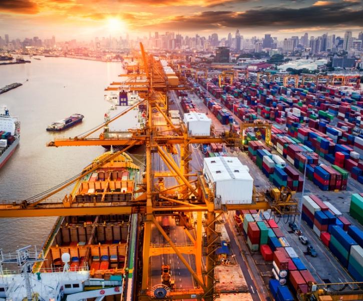 λιμάνι με κοντέινερ