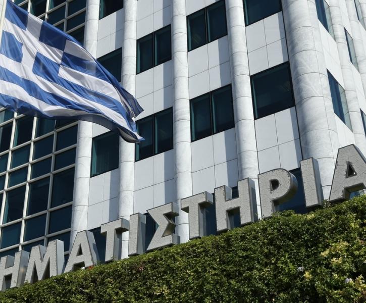 Κτήριο Χρηματιστηρίου Αθηνών με ελληνική σημαία Χρηματιστήριο Αθηνών κτήριο