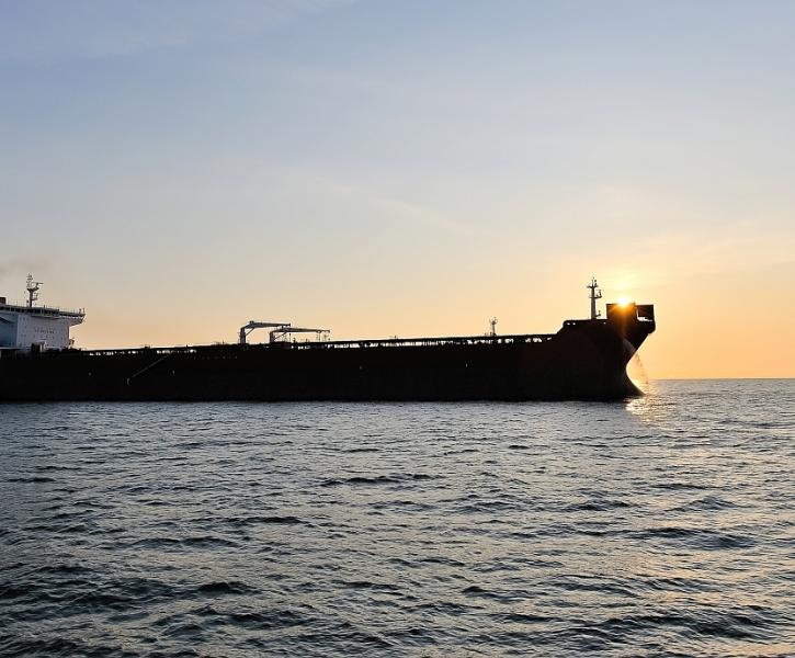 Δεξαμενόπλοιο στη θάλασσα