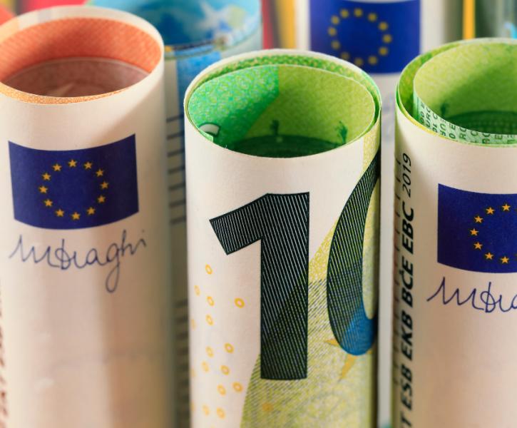 Χαρτονομίσματα ευρώ κοντινό