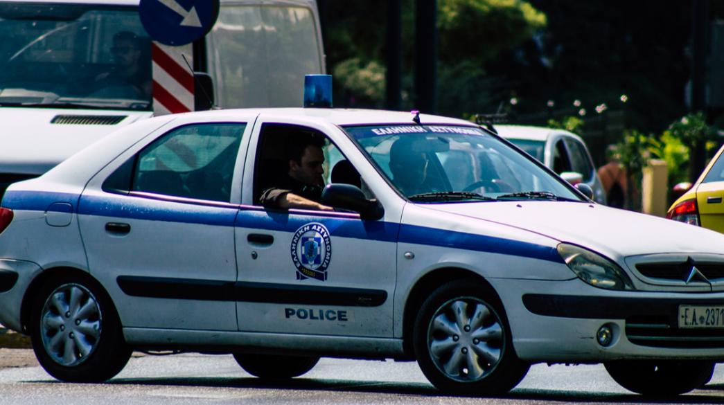 Βία σε σχολείο στα Πετράλωνα: Επίθεση σε 17χρονο, συλλήψεις νεαρών Περιπολικό αστυνομίας