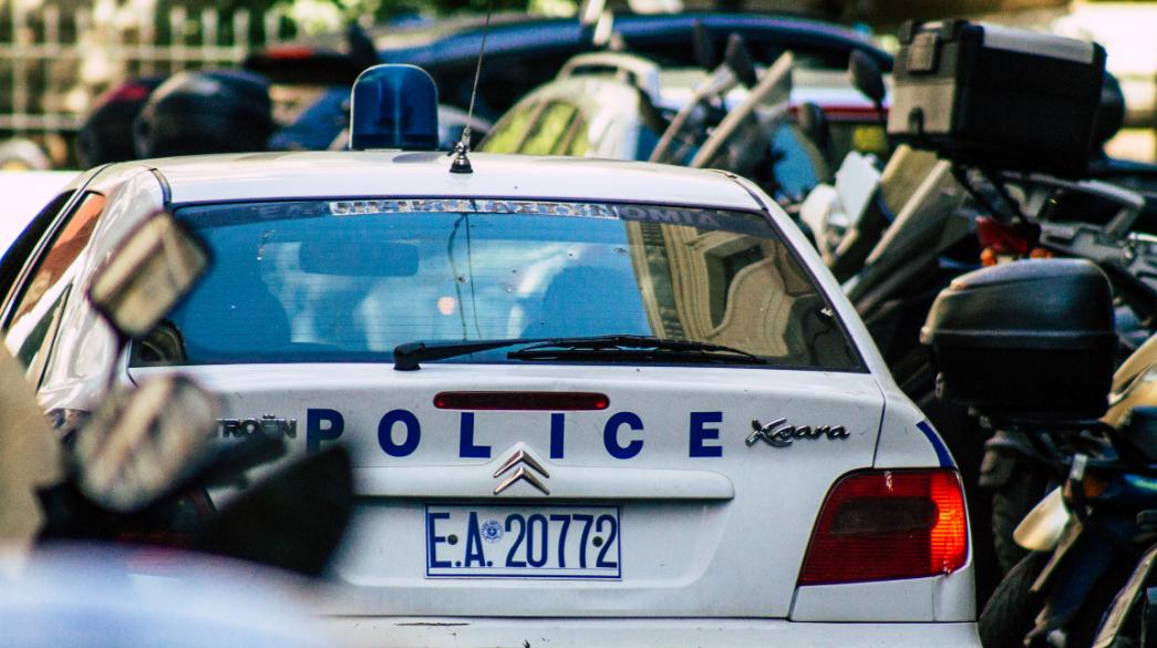 Στη Μύκονο συνελήφθη 49χρονος για κλοπές αξίας 195.000 ευρώ Αστυνομικό όχημα Ελλάδας