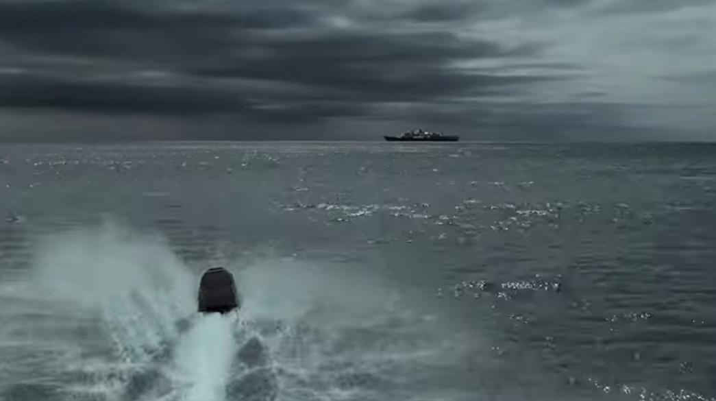 Σκάφος στη θάλασσα με βαριά νέφη Θάλασσα και βάρκα