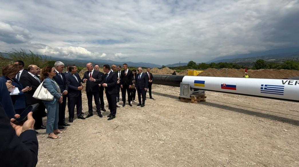 Υπουργοί με αγωγό ενέργειας