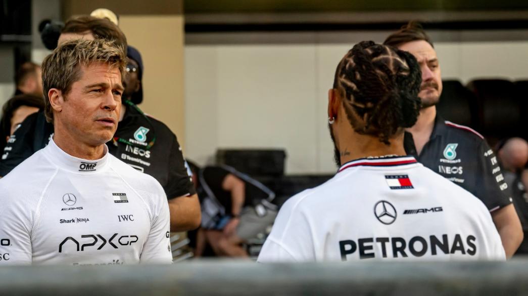 Οδηγός Formula 1 συνομιλεί