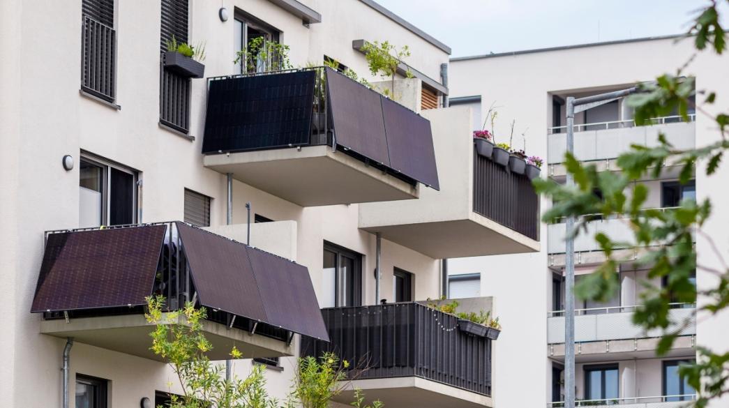 Φωτοβολταϊκά μπαλκονιού