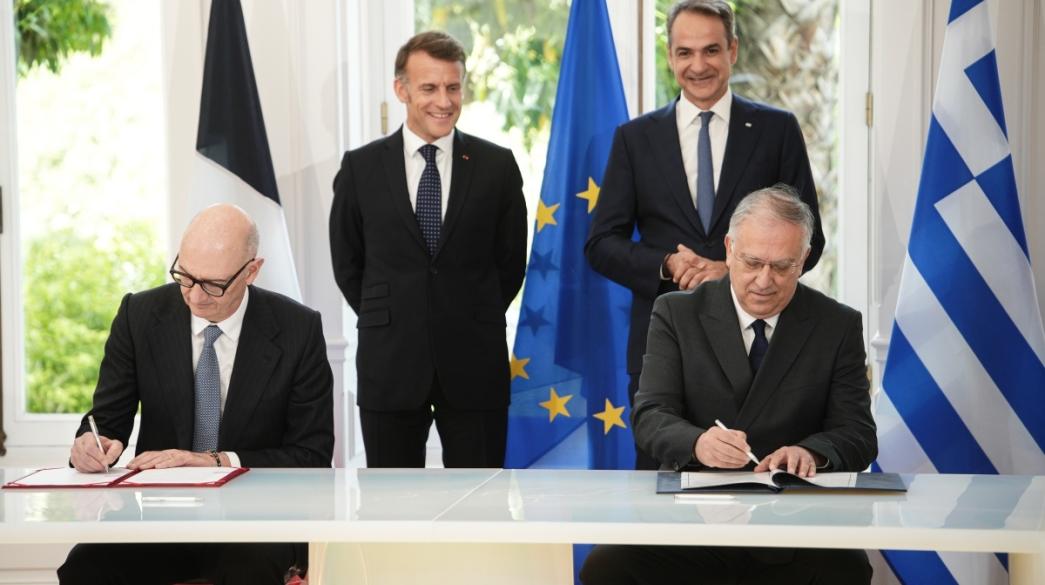 Θεοδωρικάκος υπογράφει συμφωνία