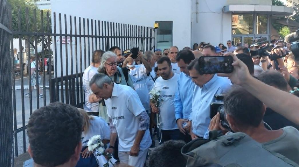 Μήνυμα του κόσμου κατά της τρομοκρατίας με συγκέντρωση έξω από το Ιπποκράτειο