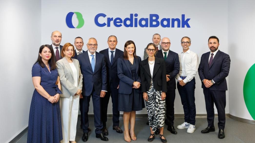 Άτομα από την Crediabank 