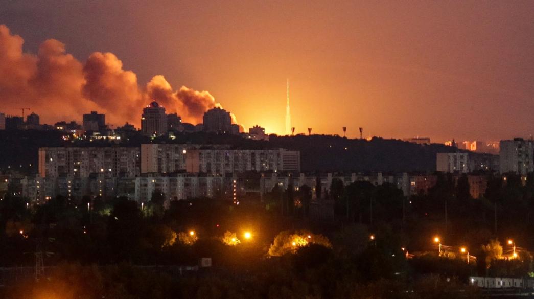 Το Κίεβο βομβαρδίζεται