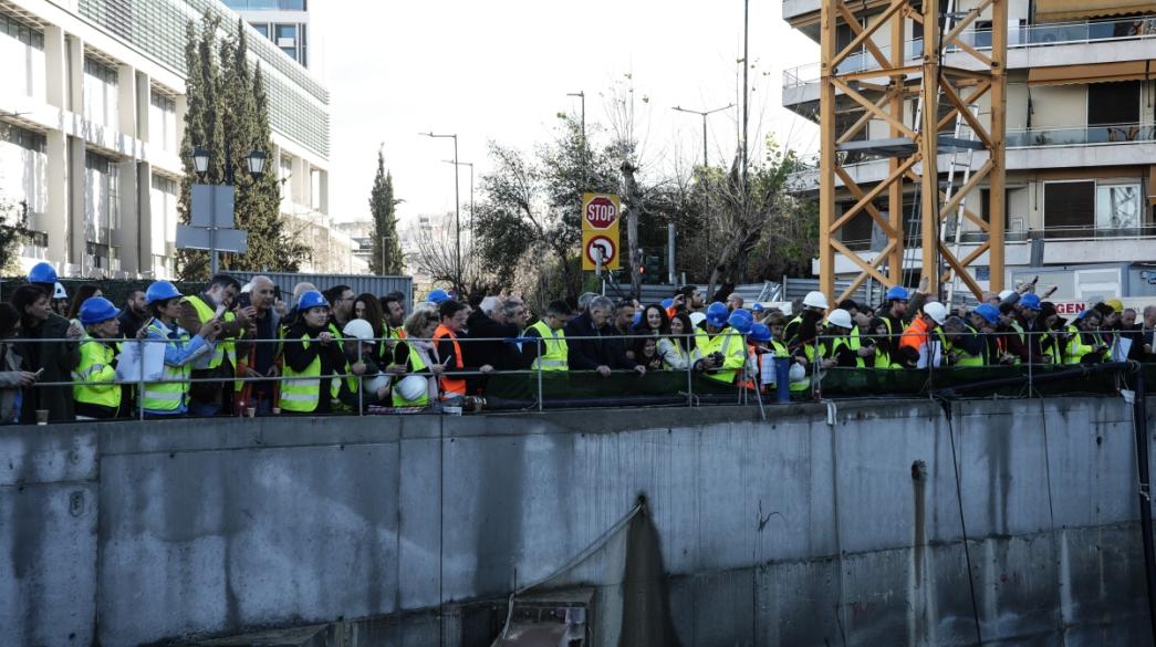 Πλήθος σε εργοτάξιο