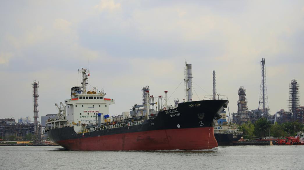 πλοία στο στενό του Ορμούζ στο Ιράν