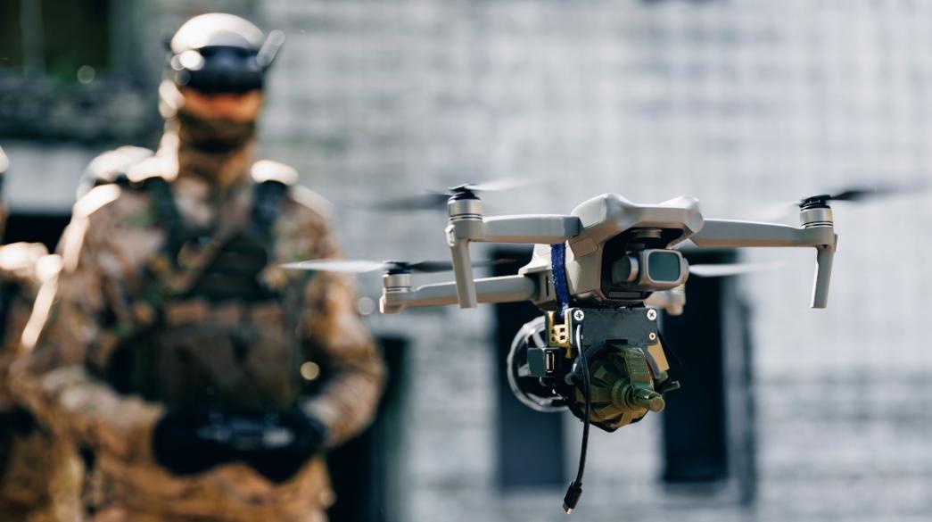 Στρατιώτης με drone