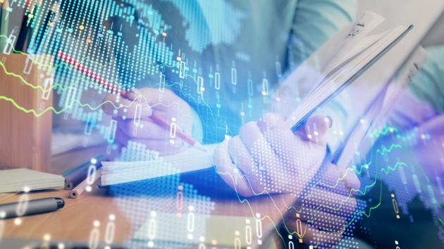 Ερευνητής με ηλεκτρονικά δεδομέναΕπιστήμονας σε έρευνα