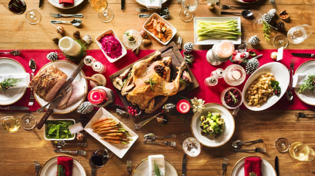 Χριστουγεννιάτικο τραπέζι φαγητών