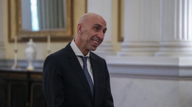 Γιάννης Μπρατάκος χαμογελά