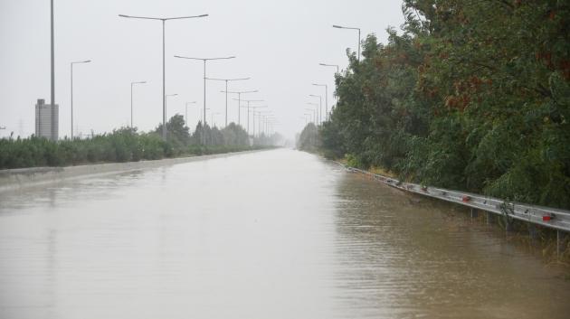 Πλημμυρισμένος δρόμος Λάρισας