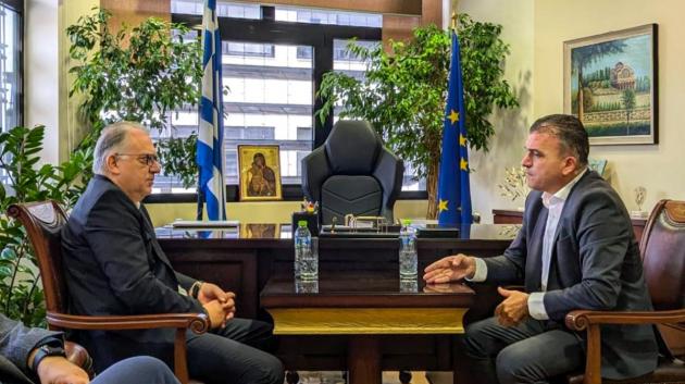 Συνάντηση αξιωματούχων γραφείο