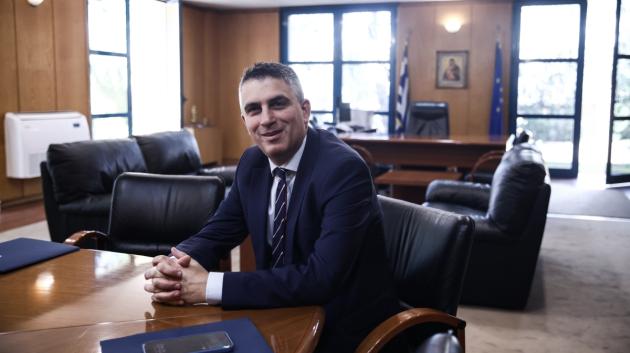 Άνδρας σε γραφείο
