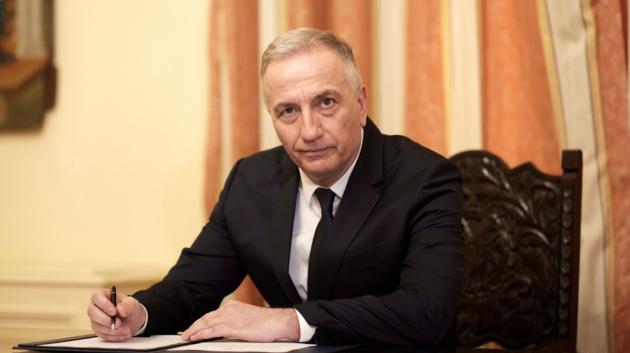 Σταύρος Καλαφάτης υπογράφει