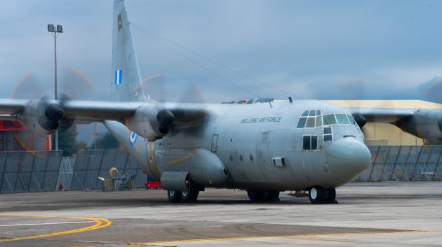 Αεροσκάφος C-130 στην πίστα
