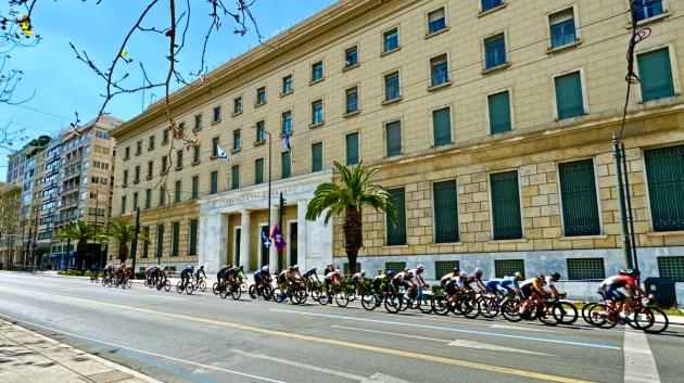 Δρόμος ποδηλασίας μπροστά τράπεζας