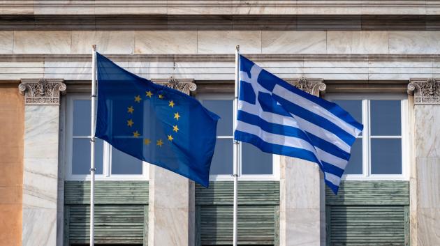 Ελληνική και ευρωπαϊκή σημαία