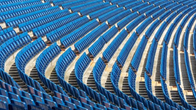 Κενές μπλε κερκίδες