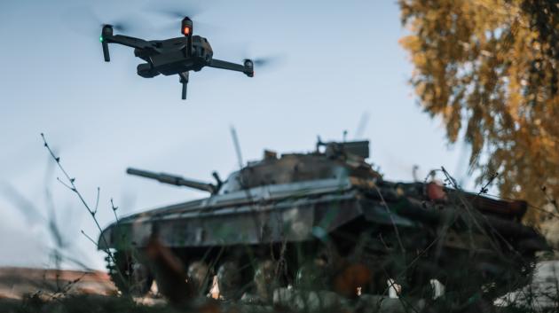 Μη επανδρωμένο αεροσκάφος και άρμα