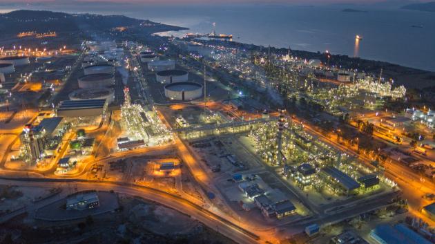 Motor Oil, Διυλιστήριο