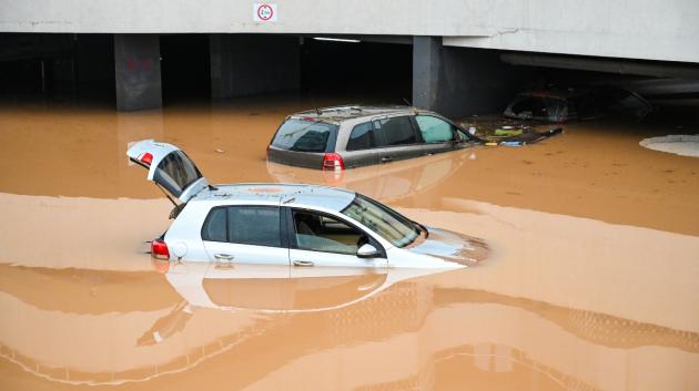 Αυτοκίνητα σε πλημμύρα