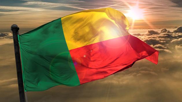 Σημαία Μπενίν στον ήλιο