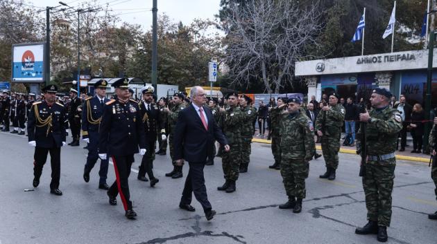 Στρατιωτική παρέλαση Πειραιάς