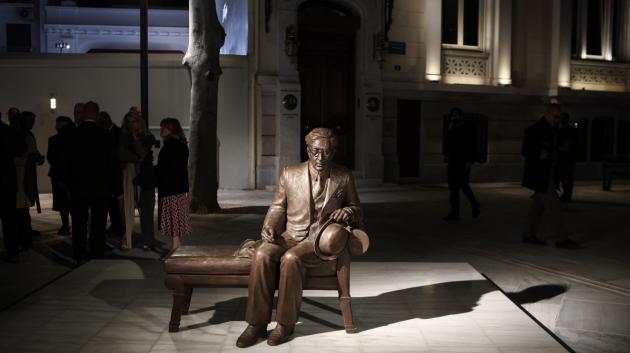 Άγαλμα Κωνσταντίνου Καβάφη