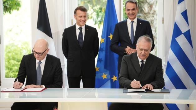 Θεοδωρικάκος υπογράφει συμφωνία