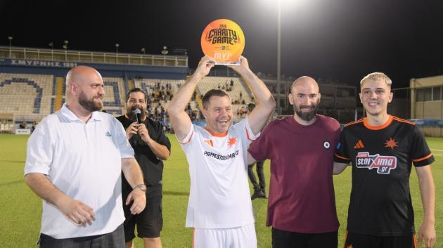 Άτομα σε εκδήλωση της Allwyn