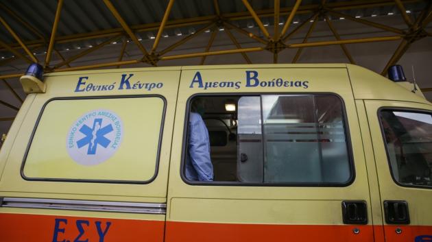 Ασθενοφόρο ΕΚΑΒ εξωτερικά