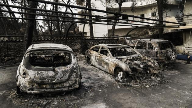 Καμένα αυτοκίνητα στο Μάτι