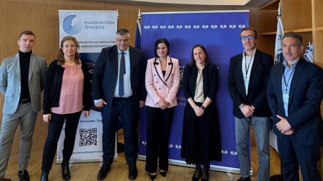 Άτομα της Ελληνικής Αναπτυξιακής Τράπεζας και του INNOVATION GREECE