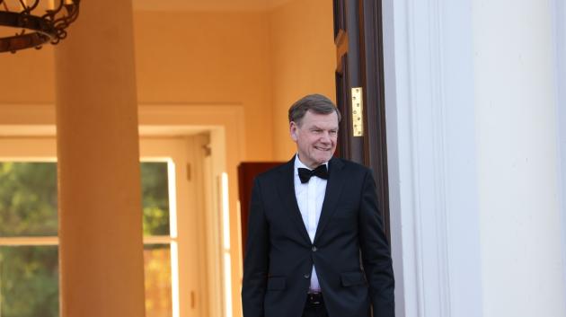 Φρίντριχ Μερτς με σμόκιν