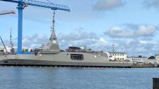 Φρεγάτα στον ναύσταθμο