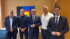 Οι άνθρωποι με τα φωτοβολταικά με τον Χατζηδάκη 
