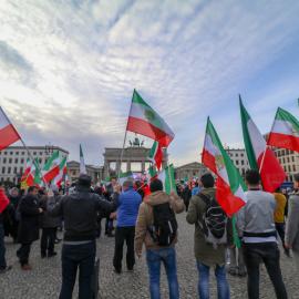 Σημαία Ιράν διαδήλωση