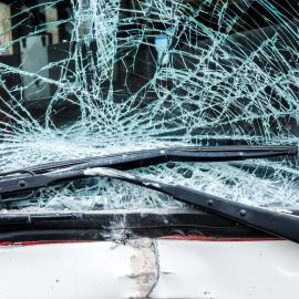 Σπασμένο παρμπρίζ λεωφορείου
